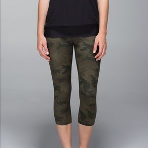Lululemon camo cropped leggings